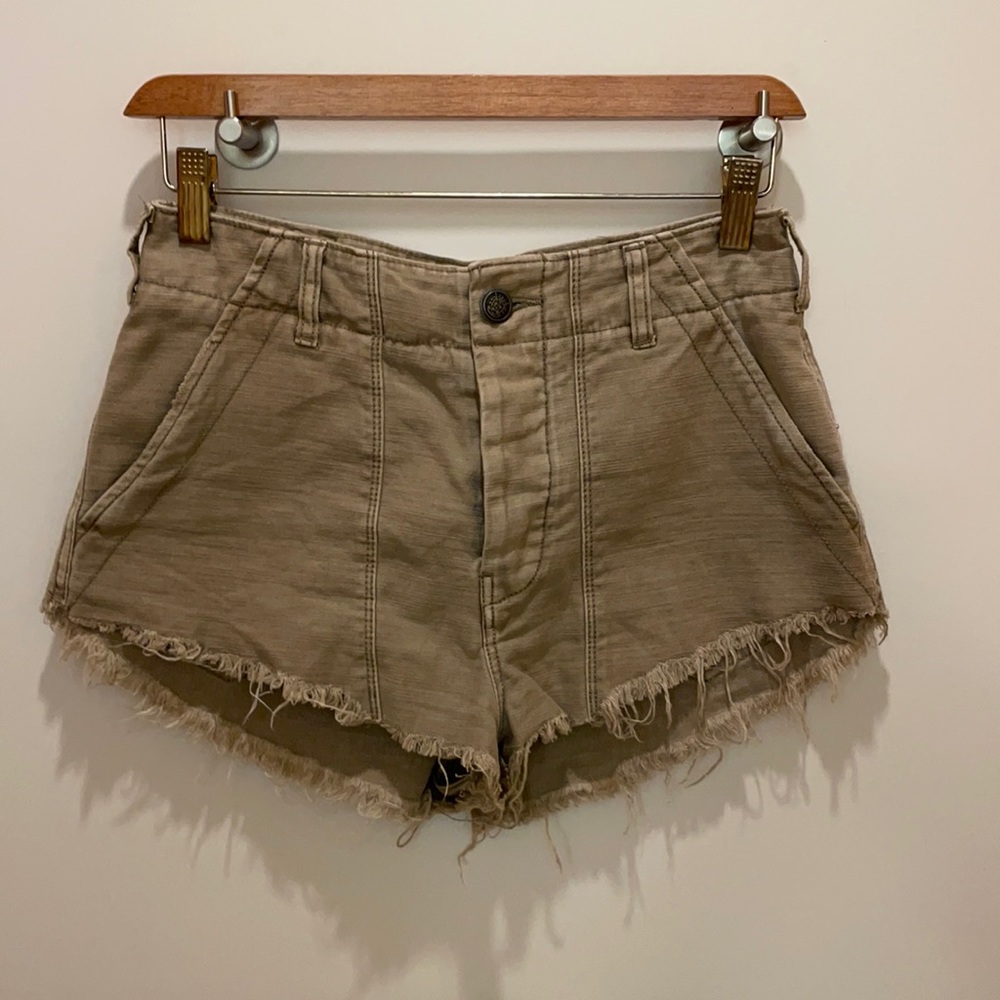 ❤️Free People khaki shorts